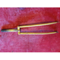 Garfo de aço 25x100 – detalhe da curvatura e ângulo do garfo