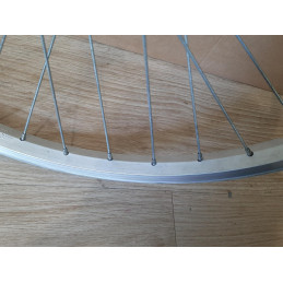 Close-up of the aluminium rim profile on the 24" vintage wheel