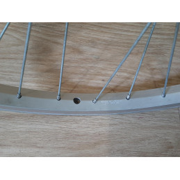 Axle threads and locknut detail on retro MTB rear wheel
