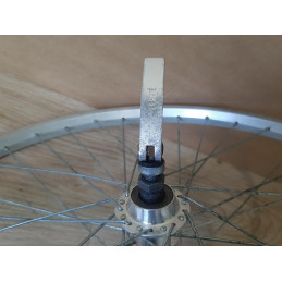 Overall alignment and trueness visual check of 24 inch rim