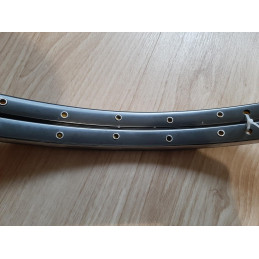 Internal rim channel and eyelet structures of Mavic MA40