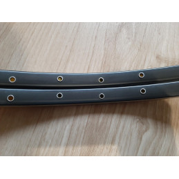Side profile showing braking wear on Mavic MA40 rims