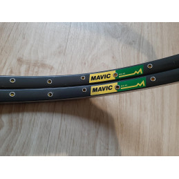Detailed view of the hook bead on Mavic MA40 700c