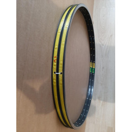 Pair of Mavic MA40 rims stacked to verify roundness