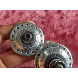 Particolare controdado mozzo anteriore Campagnolo vintage