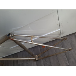 Top tube and seat cluster lug detail on Motobecane frame