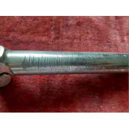 Anodized finish details on the 26.4 mm vintage seat pillar