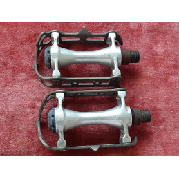 Vue de profil des pédales vintage Mavic 640 SSC