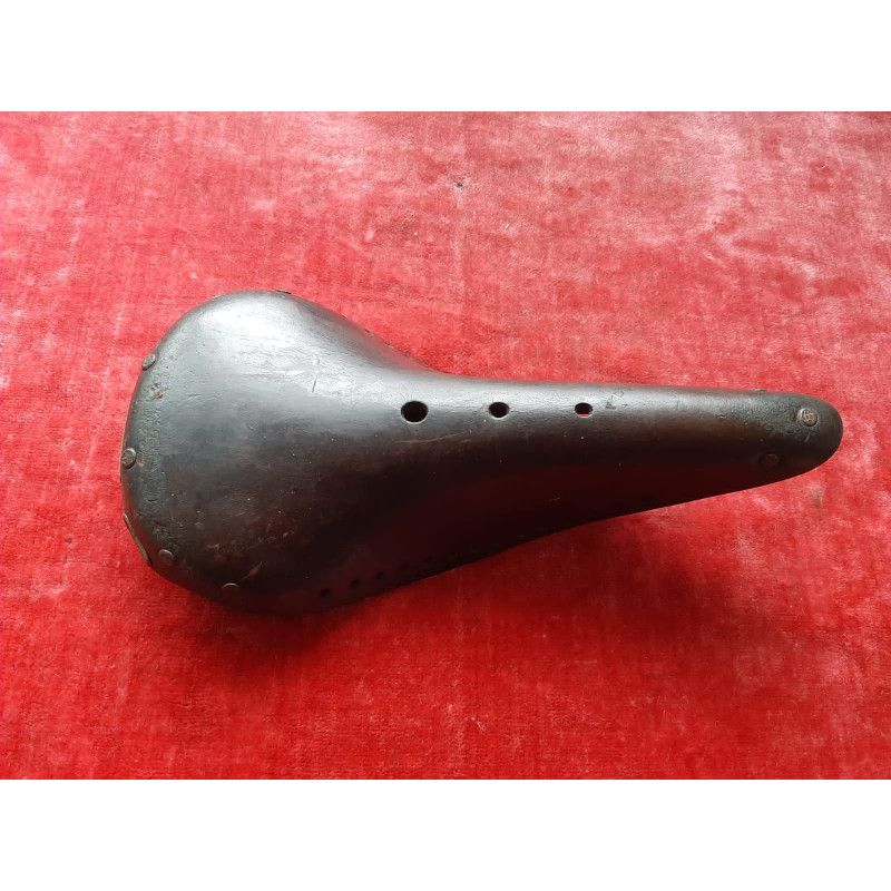 Henri Gauthier vintage leather touring bike saddle top view showing leather texture