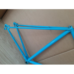 Head tube lugs and frame alignment inspection view