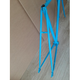 Roscas interiores de la caja del eje de pedalier francés.