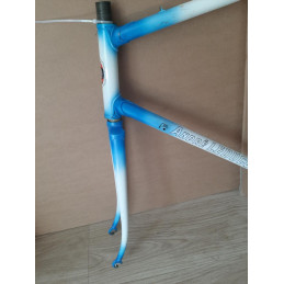 Détail des finitions des pattes de fourche avant