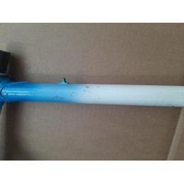 Mesure de l'entraxe arrière de 121.4mm au pied à coulisse