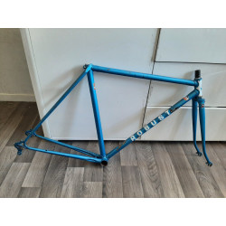 Vista lateral del cuadro ROBUST Vitus 971 en color azul metalizado