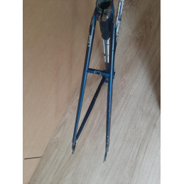Guiado de cables y detalles estéticos del cuadro de acero GINET