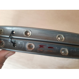 Cerchio MAVIC MA40 grigio scuro lato opposto dettaglio fori