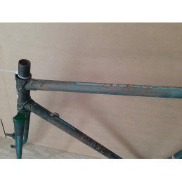 Lug detailing on head tube area