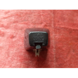 Farol CIBIÉ vintage com detalhe da marca gravada no corpo metálico