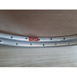 Detalle de la superficie de la llanta tubular Mavic 700c