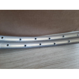 Cara exterior de la llanta Mavic 700c para tubular
