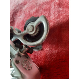 Desviador trasero vintage Simplex – detalle del tornillo de montaje
