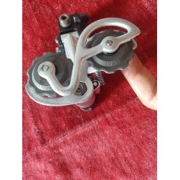 Desviador trasero Campagnolo Super Record Patent 76 – detalle del tornillo de anclaje