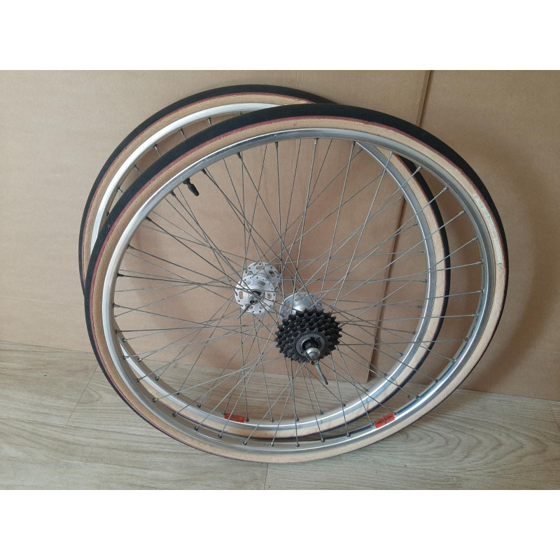MAVIC 650B clincher wheelset NORMANDY hub front view