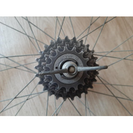 Ruota anteriore MAVIC 650B con mozzo NORMANDY – dettaglio