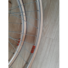 584mm clincher rim MAVIC 650B spoke bed detail