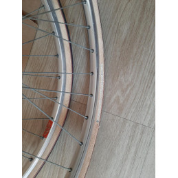 Rear NORMANDY hub 650B touring wheelset axle view