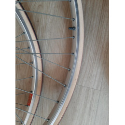 MAVIC 650B wheel with clincher tyre profile