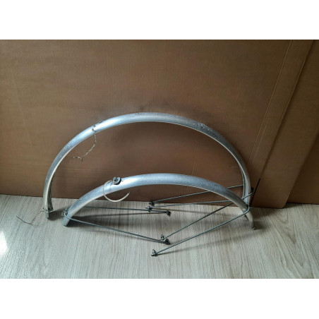Aluminum Mudguard 40mm for 700 touring bike in good condition D7