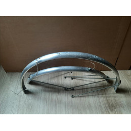 Aluminum Mudguard 40mm for 700 touring bike in good condition D7