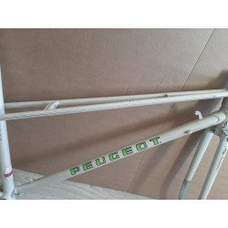 Detalle de la caja de pedalier con rosca Suiza Francia BsuisseFF