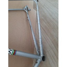Sattelklemmbolzen und obere Strebensegmente des Reynolds 531 Rahmens