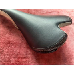 Sella Fizik Aliante Carbon Twin dettaglio carro titanio