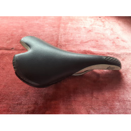 Hinterer Bereich des Fizik Aliante mit Carbonrand