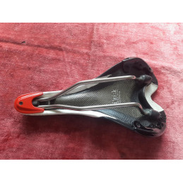 Selle Route Fizik Aliante Carbone Rail Titane 244g