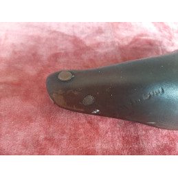Patine du cuir rodé main selon Rebour sur selle IDEALE d'époque