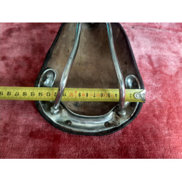 Sella vintage IDEALE – particolare della superficie rodato a mano