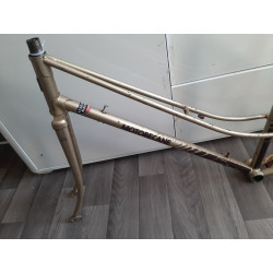 Tretlagergehäuse und BSFF Gewinde des Motobecane Rahmens