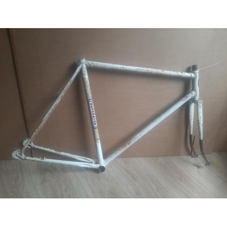 Vista lateral completa del cuadro de bicicleta vintage Superator de acero