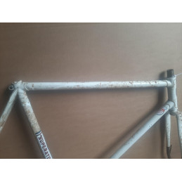 Boîtier de pédalier avec filetage français 35x100 du cadre SUPERATOR.