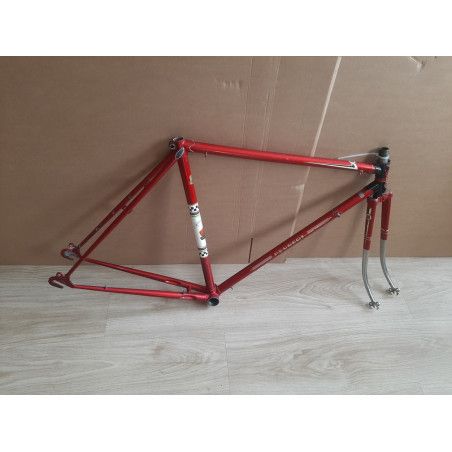 Peugeot Tourenrad Stahlrahmen 54×57cm - Seitenansicht Steuerrohr und Muffendetails