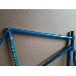 Bottom bracket area showing the 35x100 French thread routing on Vitus 971 frame