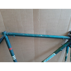 Détail de la douille de direction et des raccords du cadre acier Diaferia