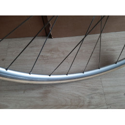 Roda RIGIDA 700c – vista de topo mostrando a largura do aro