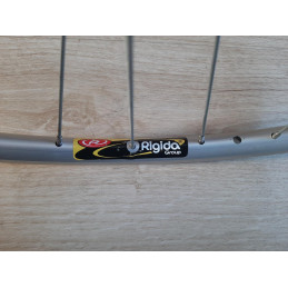 Roda RIGIDA 700c – pneu montado, estado geral