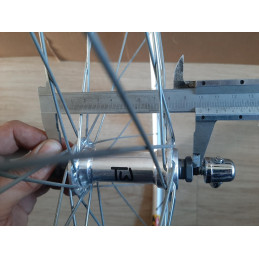 Roue arrière de route Rigida clincher vue de profil