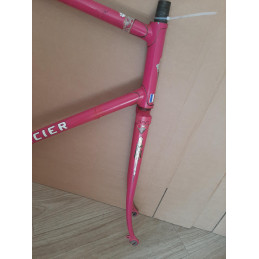 Bottom bracket shell with French thread specifications